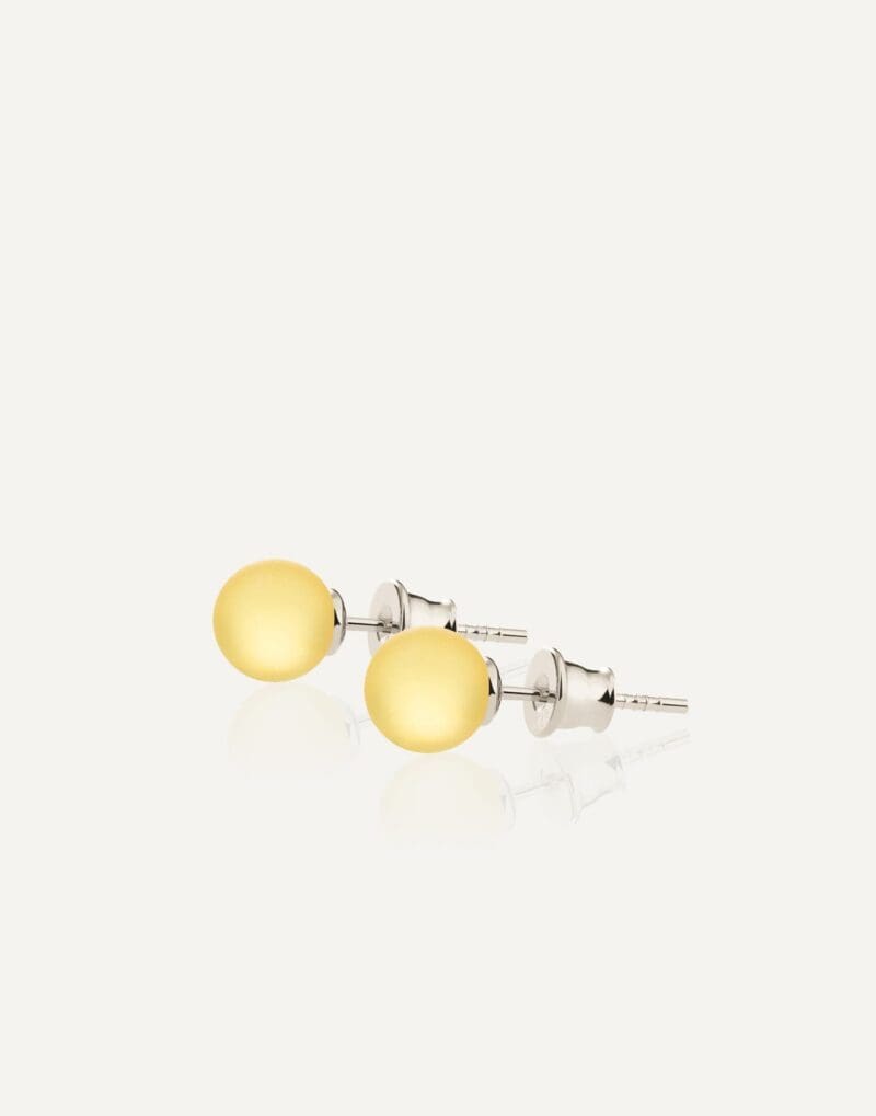 minimalistiniai sidabriniai auskarai su 7mm geltonu gintaru