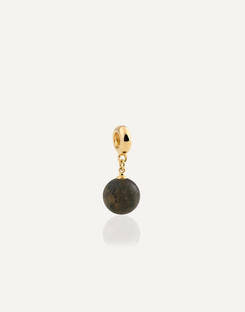 12 mm juodo gintaro pakabukas su paauksuota padangėle golden nero