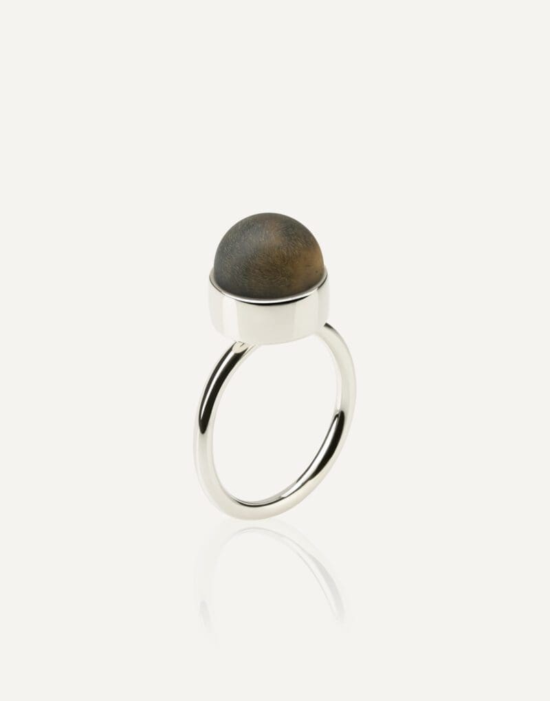 sidabrinis žiedas su 10 mm juodu gintaru noir